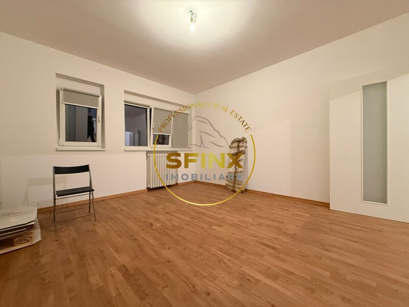 Piata Romana, 3 camere, pretabil firme, parter, renovat, centrala proprie