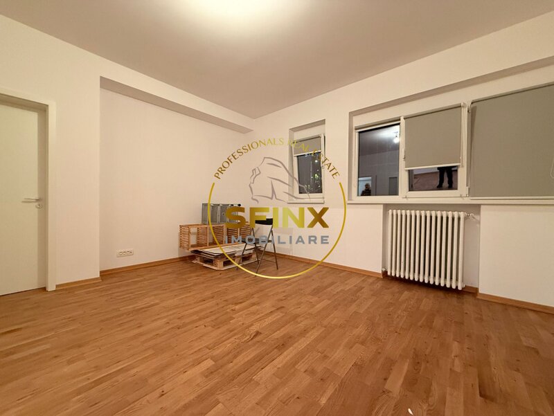 Piata Romana, 3 camere, pretabil firme, parter, renovat, centrala proprie