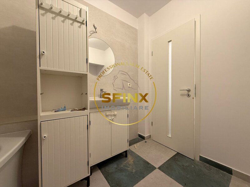 Piata Romana, 3 camere, pretabil firme, parter, renovat, centrala proprie